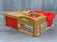 Hot-Wheels Sto & Go Round-Up Ranch, Over 10 Play Pieces, Mattel, Unsure If Complete