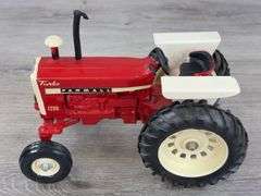 IH McCormick Farmall 1206 WF, 1/16, Custom, Paint Is Chipping