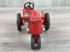 IH McCormick Farmall B, 1/16, 1988 1st Grand National Toy Show