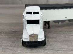 International Navistar & Kenworth T600A Trucks W/Bottom Dump Grain Trailers, 1/64, Ertl