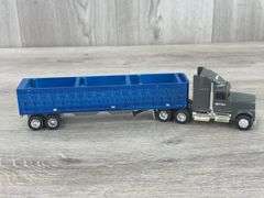 International Hill-T Farm & International Navistar Truck W/Bottom Dump Trailers, 1/64, Custom
