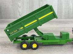 John Deere 8960 4WD Duals W/Wagon, 1/32, Battery Operated