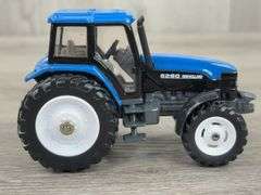 New Holland 8260 MFD, 1/43, Toy Farmer Collector Edition