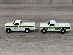 2 John Deere, Case IH, Caterpillar & Ford New Holland  Pickups, 1/64, Caterpillar-Norscot, Rest Ertl