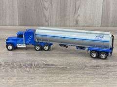 2 Ford LTL-9000 & 1 Kenworth T600A W/Tankers, 1/64, Ertl