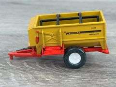 2 Manure Spreaders, 1 feed mixer, Knight & New Holland, 1/64, 2 Norscot, 1 Ertl