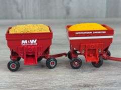 9 Grain Hopper Wagons, 1/64, Ertl