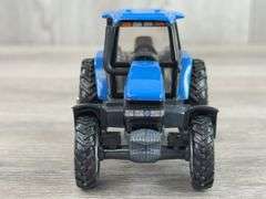 New Holland 8260 MFD, 1/43, Toy Farmer Collector Edition