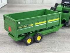 John Deere 8960 4WD Duals W/Wagon, 1/32, Battery Operated