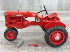 IH McCormick Farmall B, 1/16, 1988 1st Grand National Toy Show