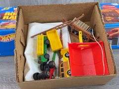 Hot-Wheels Sto & Go Round-Up Ranch, Over 10 Play Pieces, Mattel, Unsure If Complete