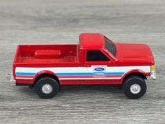 2 John Deere, Case IH, Caterpillar & Ford New Holland  Pickups, 1/64, Caterpillar-Norscot, Rest Ertl