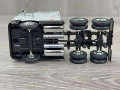 International Navistar Simon's Feed Store & International 9800 Truck W/Bottom Dump Trailers, 1/64, Ertl