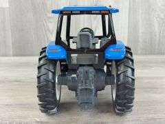 New Holland 8260 MFD, 1/16, 1997 NFTS, Toy Farmer