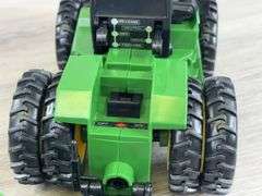 John Deere 8960 4WD Duals W/Wagon, 1/32, Battery Operated