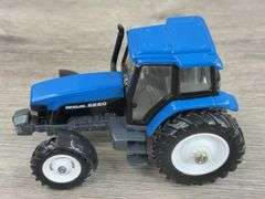 New Holland 8260 MFD, 1/43, Toy Farmer Collector Edition