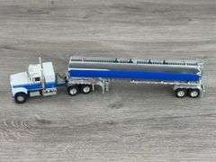 International Truck W/Tanker, 1/64