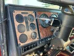 1994 International 9400 Semi with 3500-Gal Tank Skid