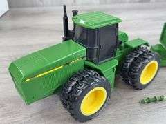 John Deere 8960 4WD Duals W/Wagon, 1/32, Battery Operated