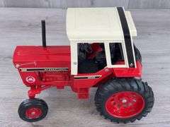 International 886 WF, 1/16, Red Power, Custom