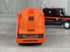 International C120 Truck-Ertl Collectibles W/Car Hauler-Ertl, 1/64