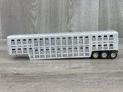 Tri-Axle Cattle Trailer, 1/64, Aluminum, Custom