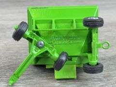 9 Grain Hopper Wagons, 1/64, Ertl