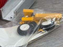 John Deere, Case International, Oliver& Minneapolis Moline Parts, Trucks, Trailers & Implement Parts, International 660 Toy Farmer Empty Box, 1/64