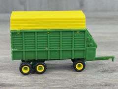 3 Forage Wagons, 1/64, 1 Ertl-1 Badger 1200 Scale Models, 1-Plastic