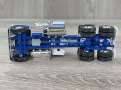 International Truck W/Tanker, 1/64