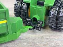 John Deere 8960 4WD Duals W/Wagon, 1/32, Battery Operated