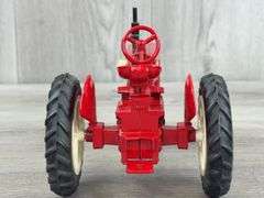 IH McCormick Farmall 350 NF, 1/16, Custom