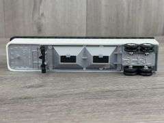 International Navistar & Kenworth T600A Trucks W/Bottom Dump Grain Trailers, 1/64, Ertl