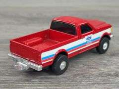 2 John Deere, Case IH, Caterpillar & Ford New Holland  Pickups, 1/64, Caterpillar-Norscot, Rest Ertl