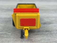 2 Manure Spreaders, 1 feed mixer, Knight & New Holland, 1/64, 2 Norscot, 1 Ertl