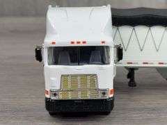 International Navistar Simon's Feed Store & International 9800 Truck W/Bottom Dump Trailers, 1/64, Ertl