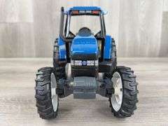 New Holland 8260 MFD, 1/16, 1997 NFTS, Toy Farmer