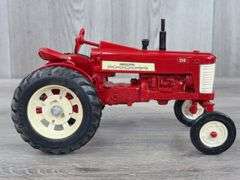 IH McCormick Farmall 350 WF, 1/16, Custom