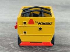 2 Manure Spreaders, 1 feed mixer, Knight & New Holland, 1/64, 2 Norscot, 1 Ertl