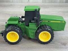 John Deere 8960 4WD Duals W/Wagon, 1/32, Battery Operated