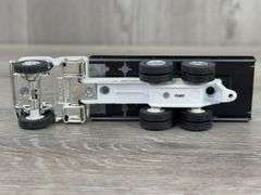 IH Flatbed & Grain Trucks, 1/64, Ertl & Custom