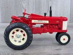IH McCormick Farmall 350 NF, 1/16, Custom
