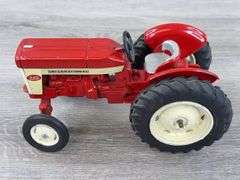 International 340 WF Utility, 1/16, Ertl, Seat Has Been Painted