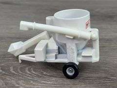 3 Mixer Mills-1 International, 2 Wagons, 1/64, 2 Mixers Missing Auger