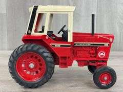 International 886 WF, 1/16, Red Power, Custom