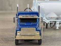 Custom International Truck W/Bulk Tanker, 1/64, Tanker Is Midwest Replicas