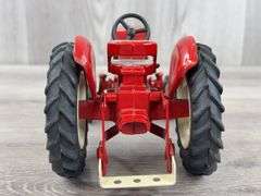 International 340 WF Utility, 1/16, Ertl, Seat Has Been Painted