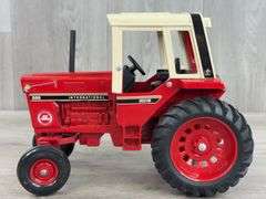 International 886 WF, 1/16, Red Power, Custom