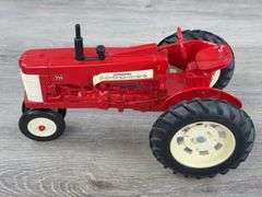 IH McCormick Farmall 350 NF, 1/16, Custom