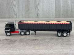 International Truck W/Grain Trailer, 1/64, Trailer Yatming-Loose Tires